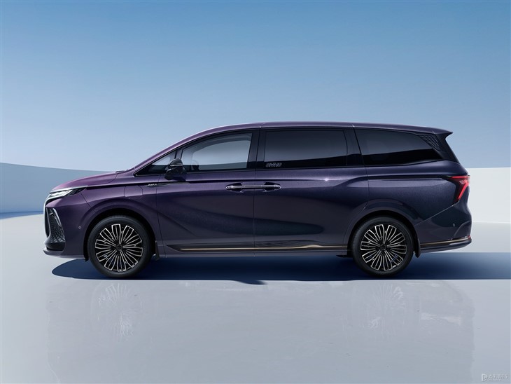 Dongfeng Forthing U-Tour V9 1.5TD PHEV Mpv